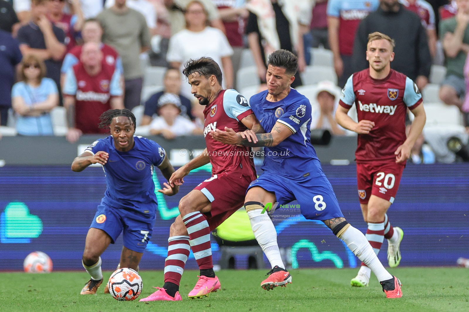 Lucas PaquetÃ¡ #10 of West Ham United holds off Enzo FernÃ¡ndez #8 of Chelsea during the Premier League match West Ham United vs Chelsea at London Stadium, London, United Kingdom, 20th August 2023

(Photo by Mark Cosgrove/News Images)