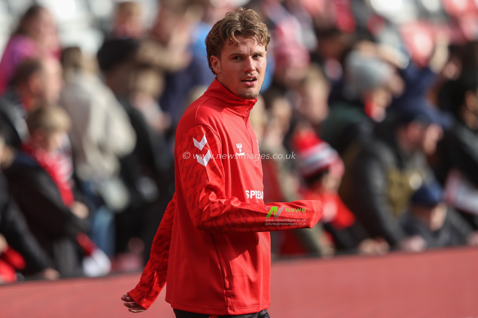 Leo Hjelde of Sunderland in the pregame warmup session during the Sky Bet Championship match Sunderland vs Oxford United at Stadium Of Light, Sunderland, United Kingdom, 26th October 2024

(Photo by Alfie Cosgrove/News Images)
