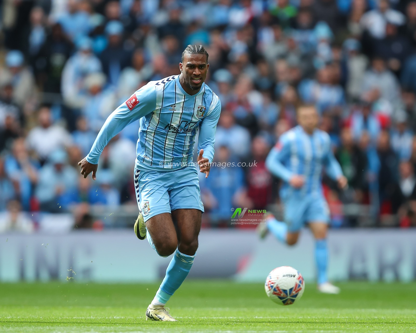 Haji Wright of Coventry City breaks forward, during the Emirates FA Cup Semi-Final match Coventry City vs Manchester United at Wembley Stadium, London, United Kingdom, 21st April 2024

(Photo by Gareth Evans/News Images)