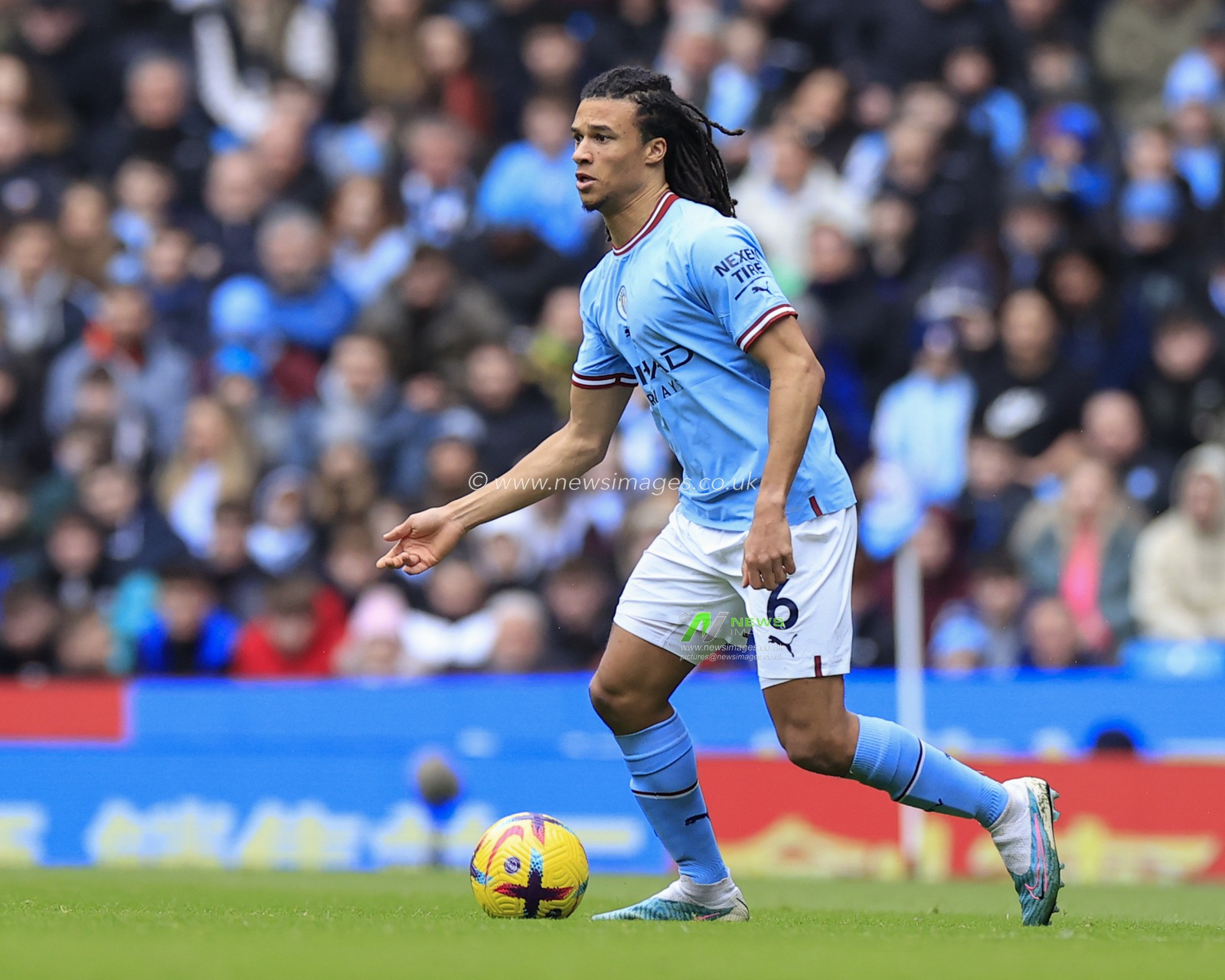 Nathan Ake #6 of Manchester City runs with the ball during the Premier League match Manchester City vs Newcastle United at Etihad Stadium, Manchester, United Kingdom, 4th March 2023

(Photo by Conor Molloy/News Images)