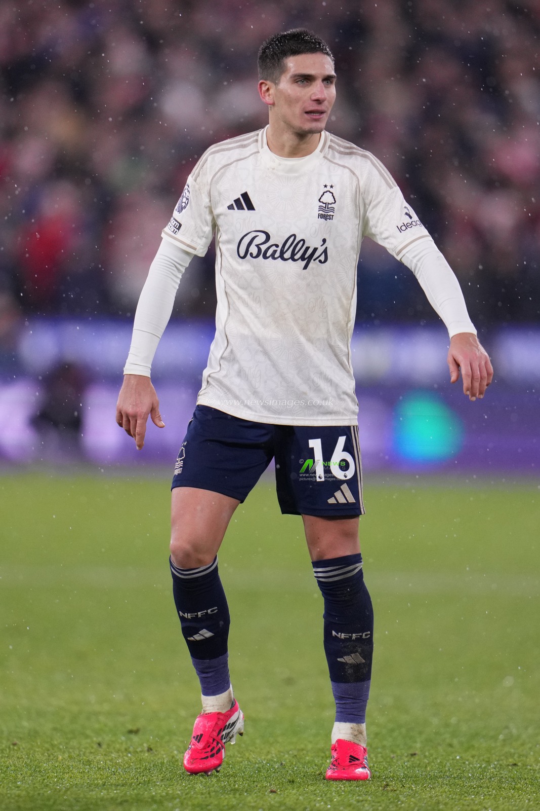 Nicolás Domínguez of Nottingham Forest during the Premier League match West Ham United vs Nottingham Forest at London Stadium, London, United Kingdom, 6th January 2026

(Photo by Harvey Murphy/News Images)

*** GER AUT SUI OUT ***
