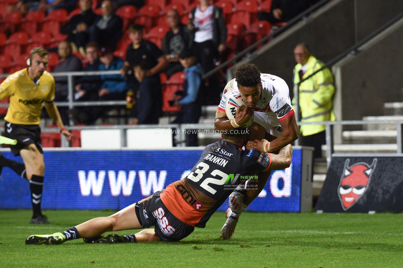 30th August 2019 , Totally Wicked Stadium, St Helens, England;  Betfred Super League Rugby, Round 27, St Helens vs Castleford Tigers ; Regan Grace (5) of St Helens scores a try making it 4-0

Credit: Richard Long/News Images