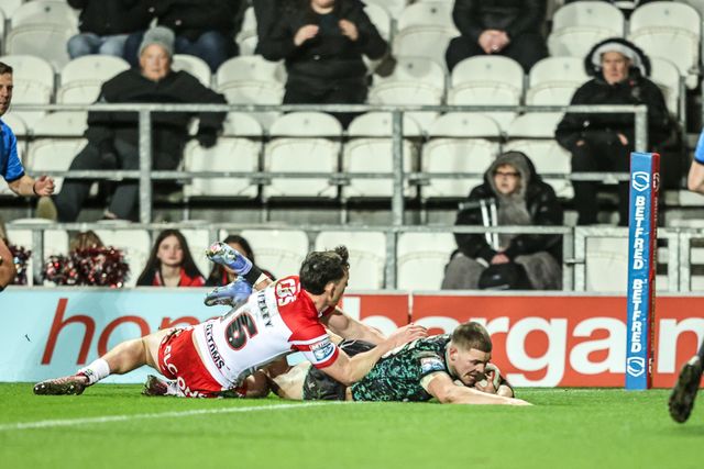 Bailey Hodgson of Leigh Leopards goes over for a try during the Betfred Super League match St Helens vs Leigh Leopards at The BrewDog Stadium, St Helens, United Kingdom on 20 February 2026

(Photo by Alfie Cosgrove/News Images)