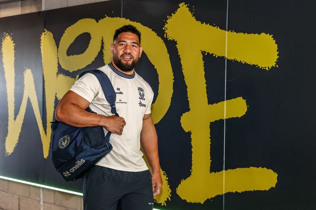Kelepi Tanginoa of Warrington Wolves arrives during the Betfred Super League round 12 match Warrington Wolves vs Bradford Bulls at The Halliwell Jones Stadium, Warrington, United Kingdom on 24 May 2026

(Photo by Alfie Cosgrove/News Images)