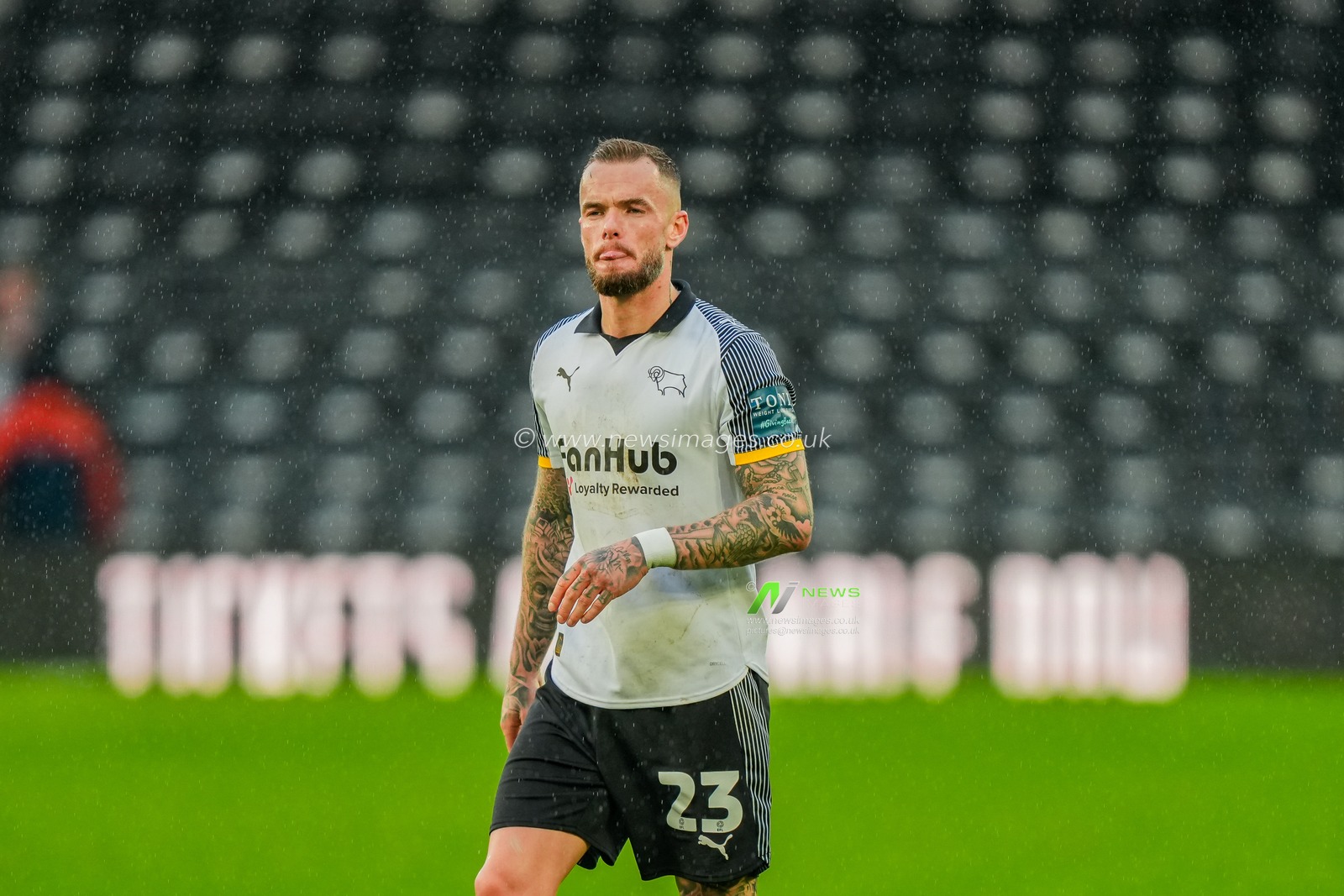 Joe Ward of Derby County walks away dejected after the Sky Bet Championship match Derby County vs Leicester City at Pride Park Stadium, Derby, United Kingdom, 6th December 2025

(Photo by Maynard Manyowa/News Images)

*** GER AUT SUI OUT ***
