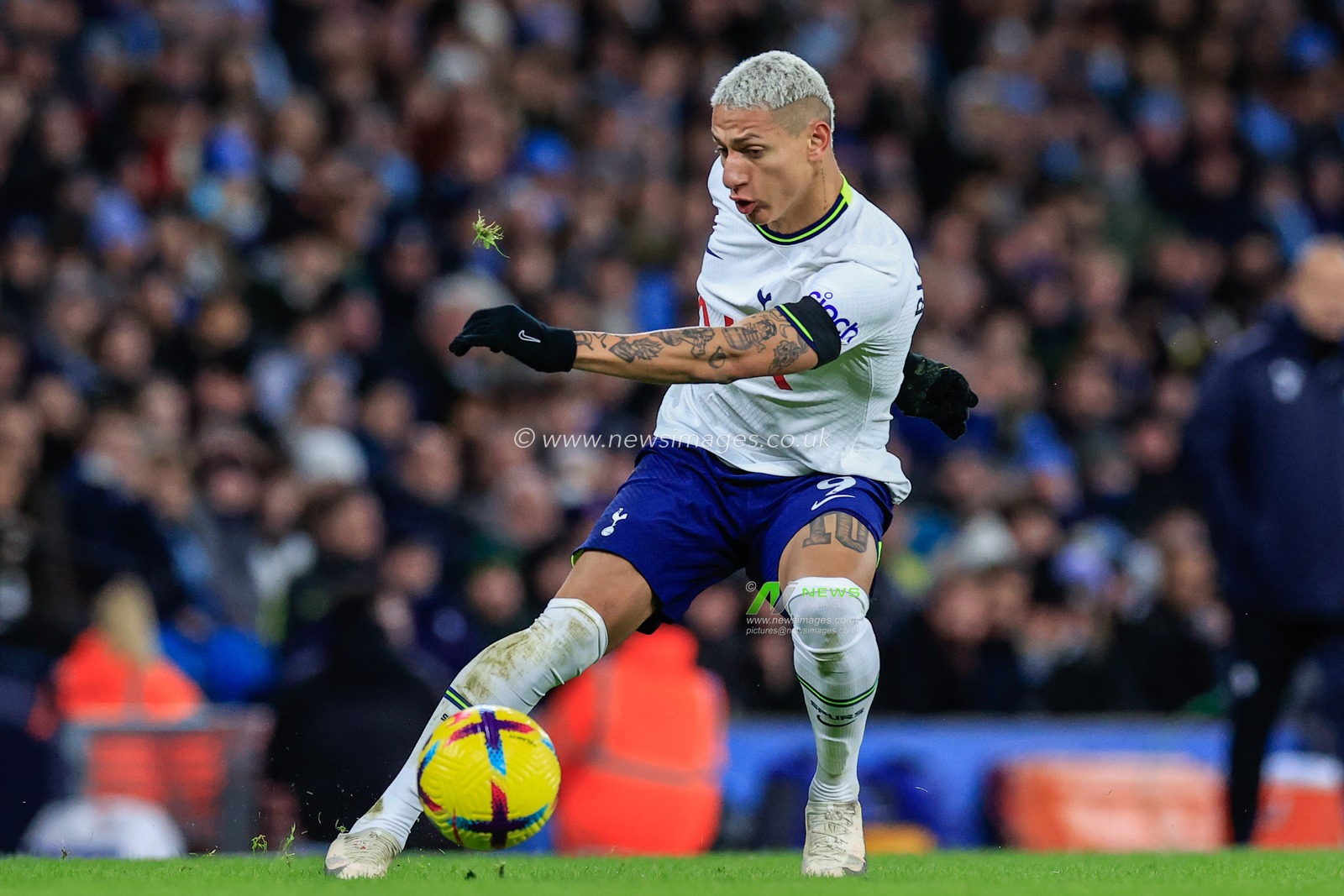 Richarlison #9 of Tottenham Hotspur in action during the Premier League match Manchester City vs Tottenham Hotspur at Etihad Stadium, Manchester, United Kingdom, 19th January 2023

(Photo by Conor Molloy/News Images)