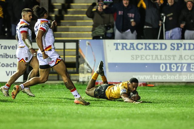 Jason Qareqare of Castleford Tigers goes over for a try during the Betfred Super League round 6 match Castleford Tigers vs Bradford Bulls at OneBore Stadium, Castleford, Untied Kingdom on 26 March 2026

(Photo by Alfie Cosgrove/News Images)