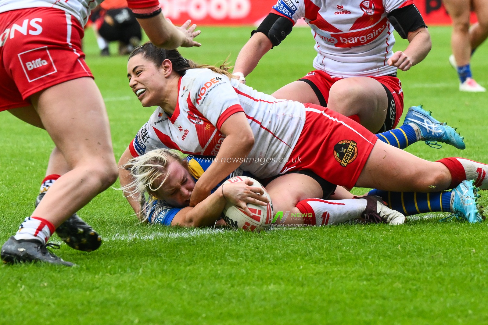 Keara Bennett of Leeds Rhinos goes over for a try during the Betfred Women's Super League match St Helens vs Leeds Rhinos at Totally Wicked Stadium, St Helens, United Kingdom, 24th May 2024

(Photo by Craig Thomas/News Images)