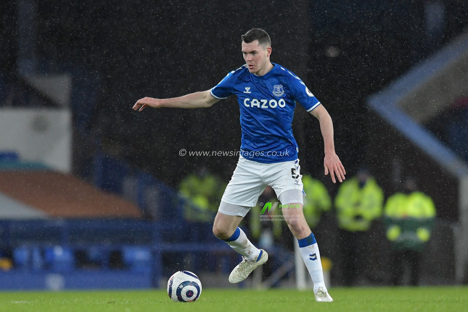 Michael Keane #5 of Everton with the ball