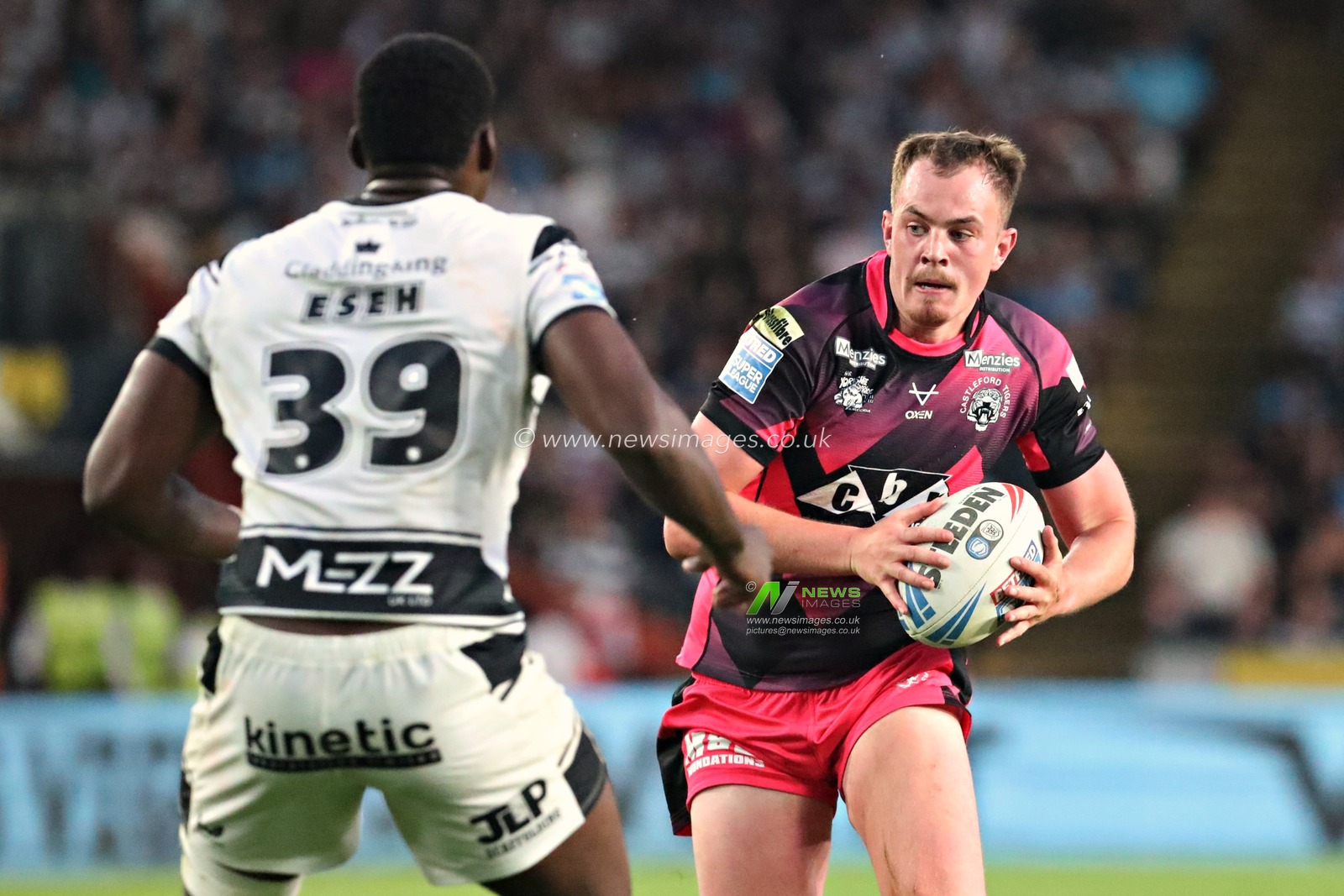 Sam Hall of Castleford Tigers during the Betfred Super League Round 14 Hull FC vs Castleford Tigers at MKM Stadium, Hull, United Kingdom, 13th June 2025(Photo by Sam Eaden/News Images)