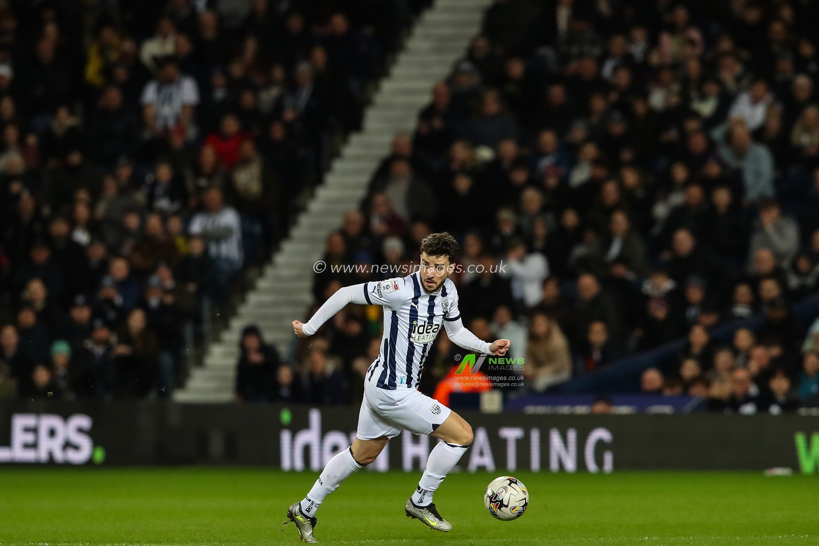 Mikey Johnston of West Bromwich Albion goes forward with the ball during the Sky Bet Championship match West Bromwich Albion vs Southampton at The Hawthorns, West Bromwich, United Kingdom, 16th February 2024

(Photo by Gareth Evans/News Images)