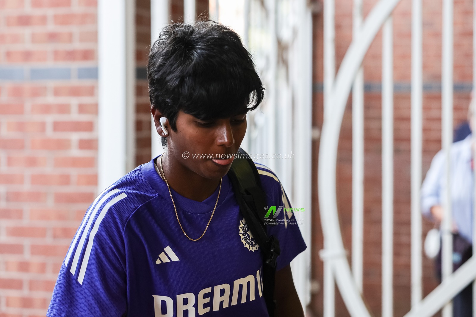 Arundhati Reddy of India arrives during the 1st Vitality IT20 England Women vs India Women at Trent Bridge, Nottingham, United Kingdom, 28th June 2025

(Photo by Mark Cosgrove/News Images)