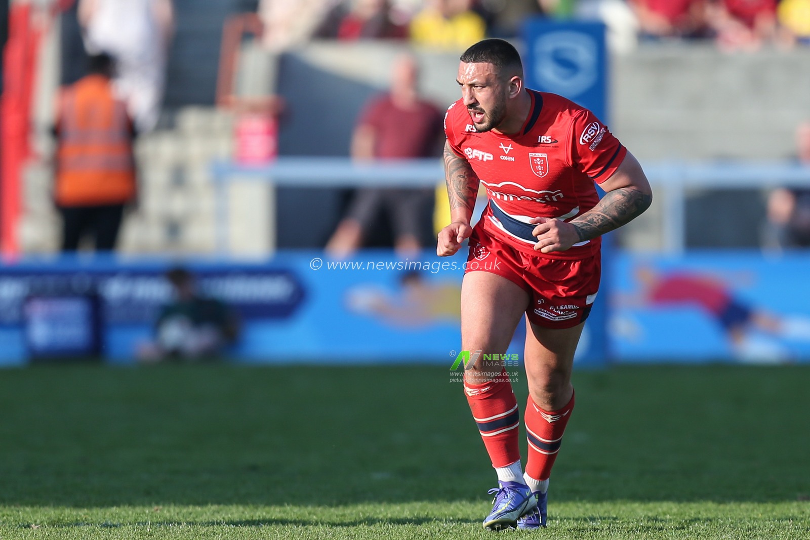 Elliot Minchella #17 of Hull KR during the game