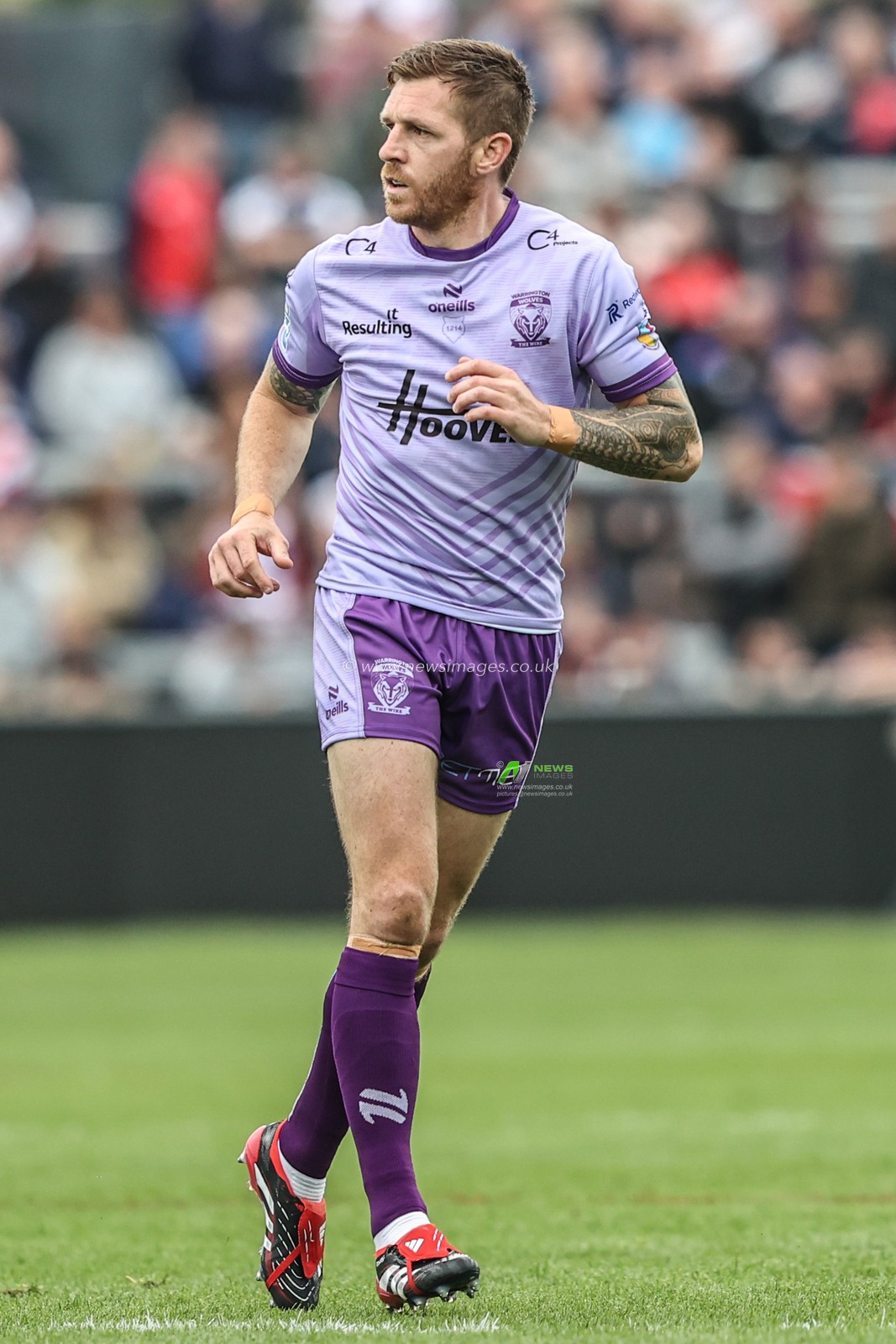 Marc Sneyd of Warrington Wolves during the Betfred Super League Round 11 match Wakefield Trinity vs Warrington Wolves at DIY Kitchens Stadium, Wakefield, United Kingdom, 18th May 2025

(Photo by Alfie Cosgrove/News Images)