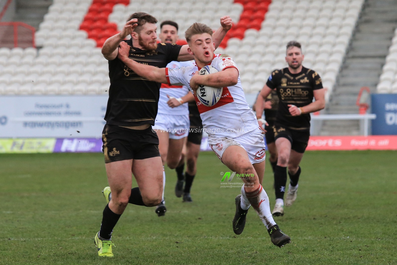 15th March 2020, Hull College Craven Park, Kingston upon Hull, England; Coral Challenge Cup, Round 5, Hull KR v Leigh Centurions : Mikey Lewis (20) of Hull KR tries to get away from Ryan Shaw (28) of Leigh
