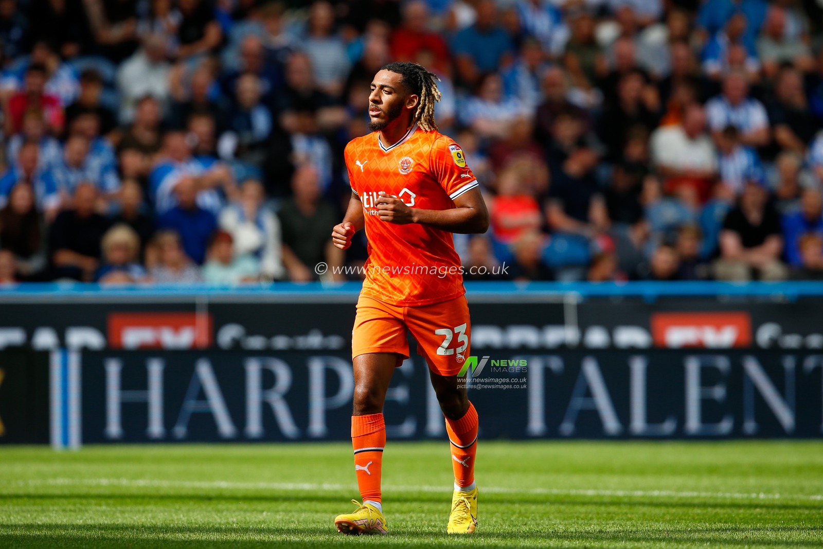 Dominic Thompson #23 of Blackpool during the Sky Bet Championship match Huddersfield Town vs Blackpool at John Smith's Stadium, Huddersfield, United Kingdom, 4th September 2022

(Photo by Ben Early/News Images)