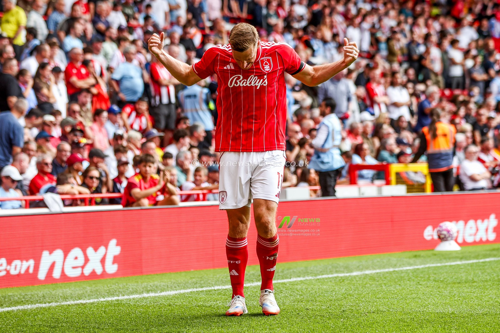 Chris Wood of Nottingham Forest celebrates his goal to make it 3-0 during the Premier League match Nottingham Forest vs Brentford at City Ground, Nottingham, United Kingdom, 17th August 2025

(Photo by Alfie Cosgrove/News Images)