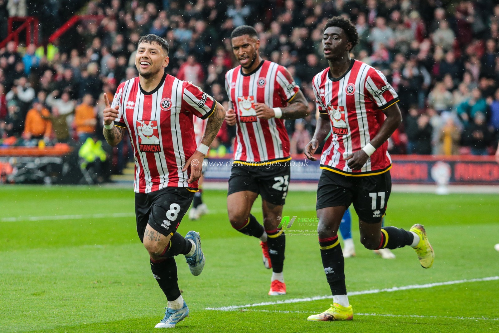 Gustavo Hamer of Sheffield United celebrates his goal to make it 1-0 during the Sky Bet Championship match Sheffield United vs Cardiff City at Bramall Lane, Sheffield, United Kingdom, 18th April 2025

(Photo by Richard Bierton/News Images)