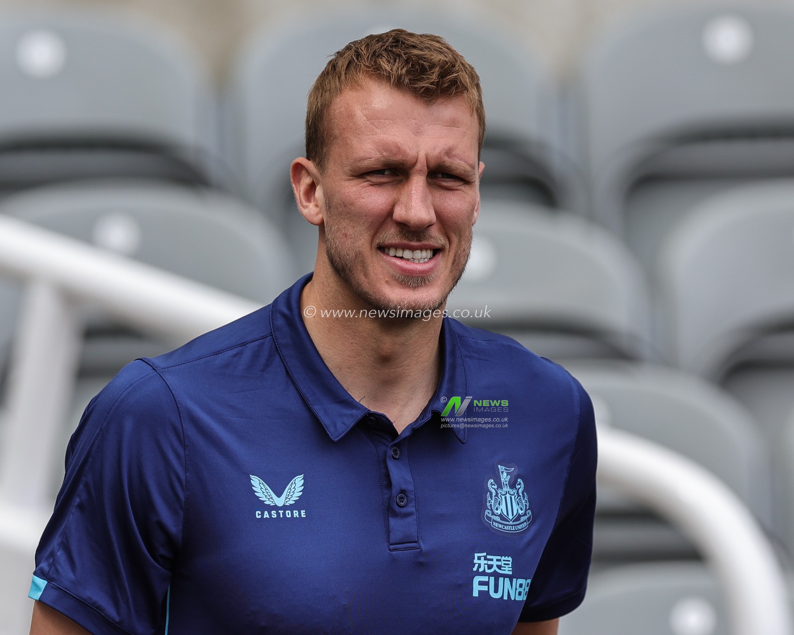 Dan Burn #33 of Newcastle United arrives during the Premier League match Newcastle United vs Arsenal at St. James's Park, Newcastle, United Kingdom, 7th May 2023

(Photo by Mark Cosgrove/News Images)