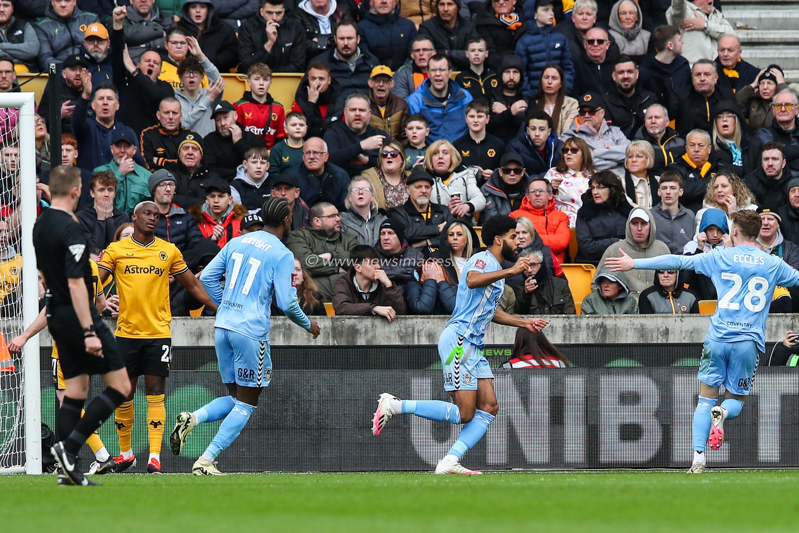 Ellis Simms of Coventry City celebrates his goal to make it 0-1 during the Emirates FA Cup Quarter- Final match Wolverhampton Wanderers vs Coventry City at Molineux, Wolverhampton, United Kingdom, 16th March 2024

(Photo by Gareth Evans/News Images)