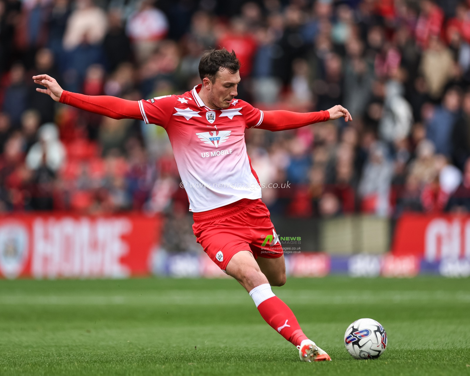 Josh Earl of Barnsley in action during the Sky Bet League 1 match Barnsley vs Northampton Town at Oakwell, Barnsley, United Kingdom, 27th April 2024

(Photo by Mark Cosgrove/News Images)