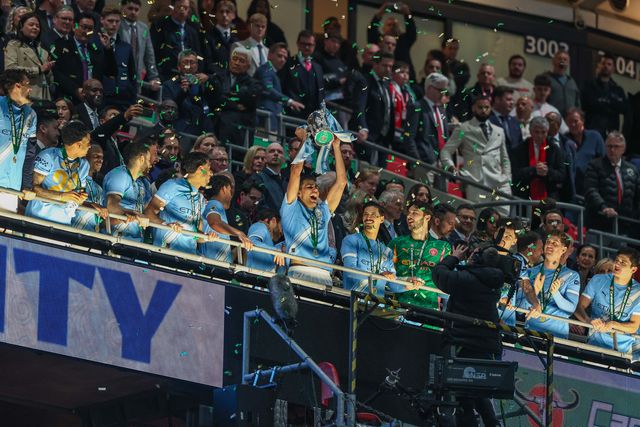Manchester City players lift the trophy after the final whistle during the Carabao Cup Final match Arsenal vs Manchester City at Emirates, London, United Kingdom on 22 March 2026

(Photo by Alfie Cosgrove/News Images)