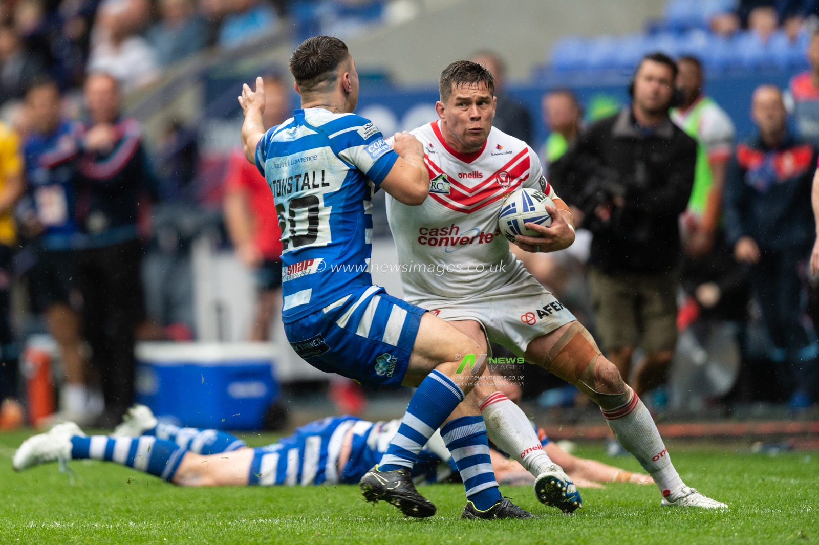 27th July 2019 , University of Bolton Stadium, Bolton, England; 2019 Coral Challenge Cup Semi-Final, St Helens vs Halifax RLFC ; Louie McCarthy-Scarsbrook of St Helens grapples with James Saltonstall (20) of Halifax 


Credit: Richard Long/News Images