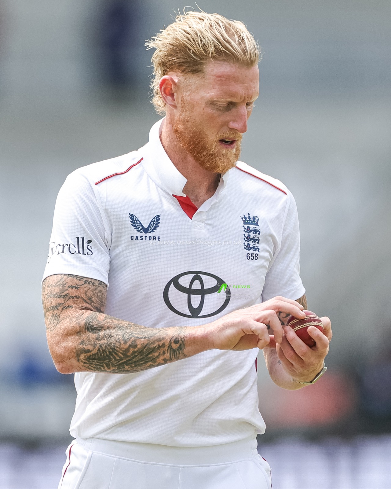 England captain Ben Stokes places his fingers on the seam of the ball before bowling his first over during the 1st Rothesay Test Day 4 Match England v India at Headingley Cricket Ground, Leeds, United Kingdom, 23rd June 2025

(Photo by Mark Cosgrove/News Images)