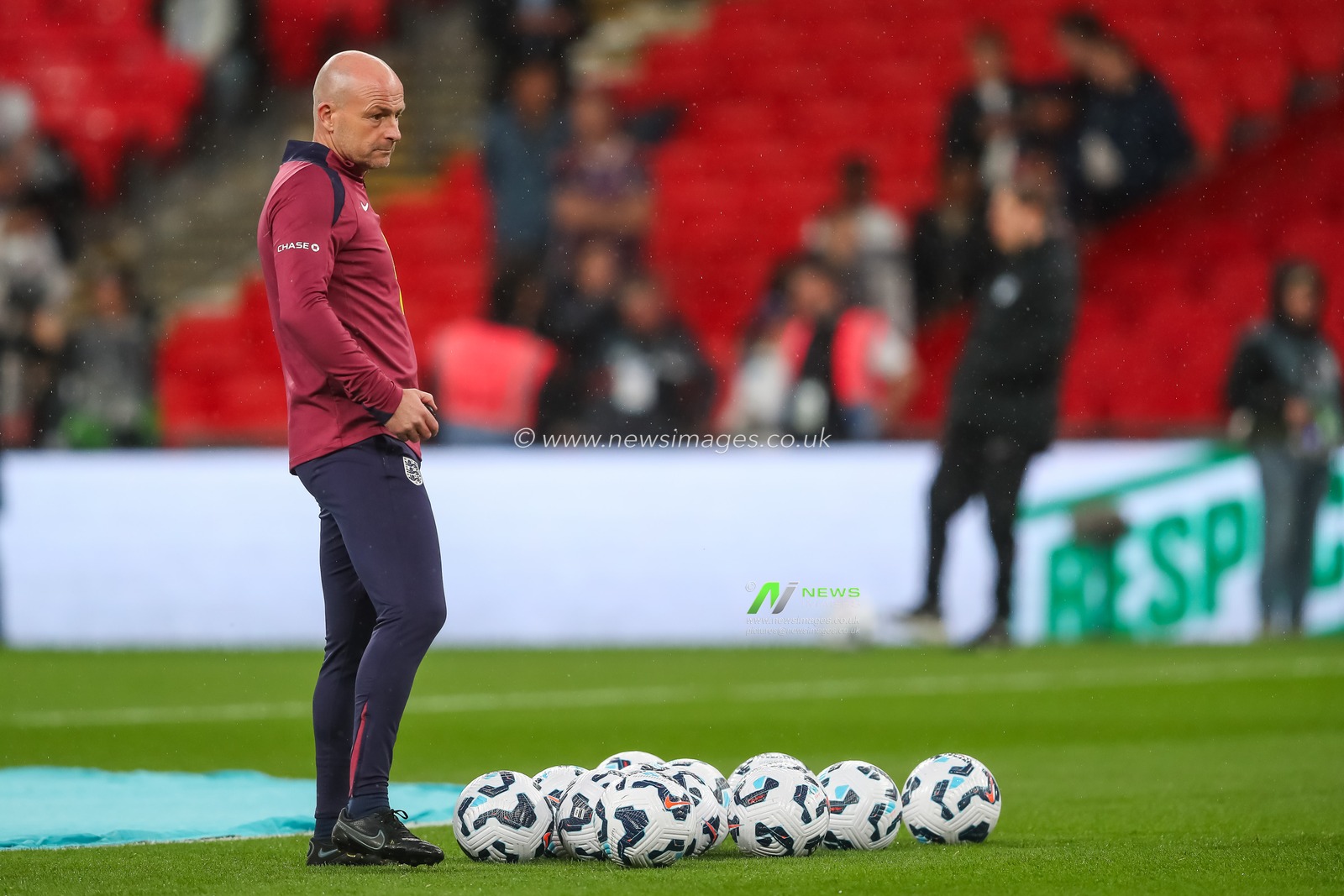 Lee Carsley interim manager of England during the pre-game warmup ahead of the UEFA Nations League - League B - Group 2 England v Finland at Wembley Stadium, London, United Kingdom, 10th September 2024

(Photo by Gareth Evans/News Images)