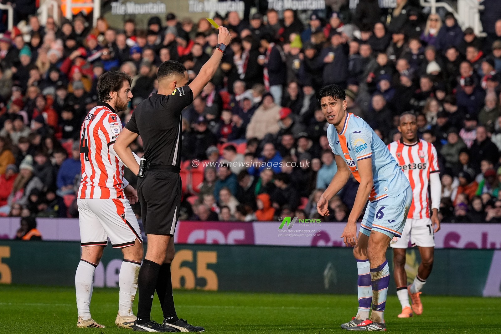Referee Ruebyn Ricardo gives a yellow card to Marko Stamenić of Swansea City during the Sky Bet Championship match Stoke City vs Swansea City at Bet365 Stadium, Stoke-on-Trent, United Kingdom, 13th December 2025

(Photo by Maynard Manyowa/News Images)

*** GER AUT SUI OUT ***