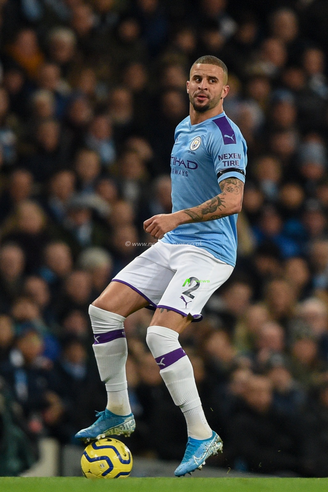 29th December 2019, Etihad Stadium, Manchester, England; Premier League, Manchester City v Sheffield United : Kyle Walker (2) of Manchester City in action during the game.

Credit: Richard Long/News Images