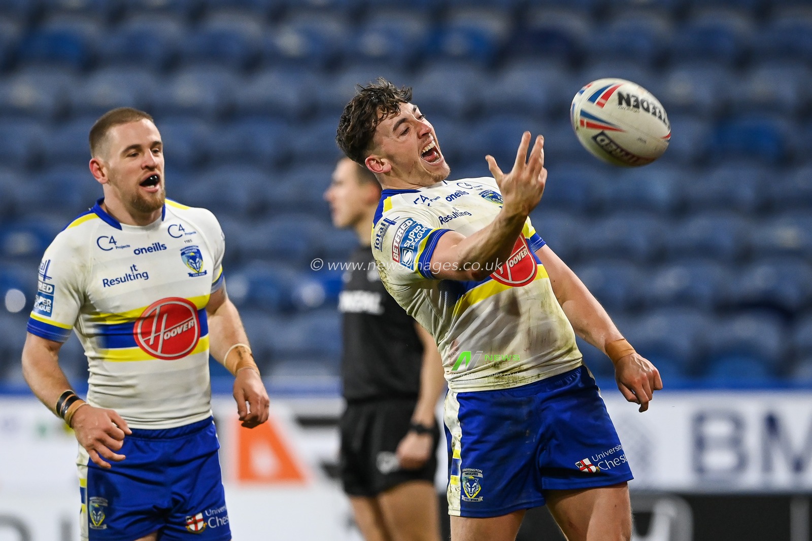 Matty Ashton #5 of Warrington Wolves celebrates his try during the Betfred Super League Round 2 match Huddersfield Giants vs Warrington Wolves at John Smith's Stadium, Huddersfield, United Kingdom, 24th February 2023

(Photo by Craig Thomas/News Images)