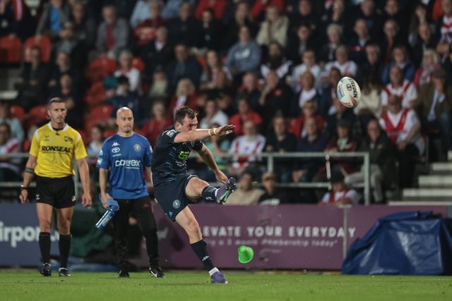 Harry Smith of Wigan Warriors converts for a goal during the Betfred Super League Round 25 match St Helens vs Wigan Warriors at Totally Wicked Stadium, St Helens, United Kingdom, 5th September 2025

(Photo by Mark Cosgrove/News Images)