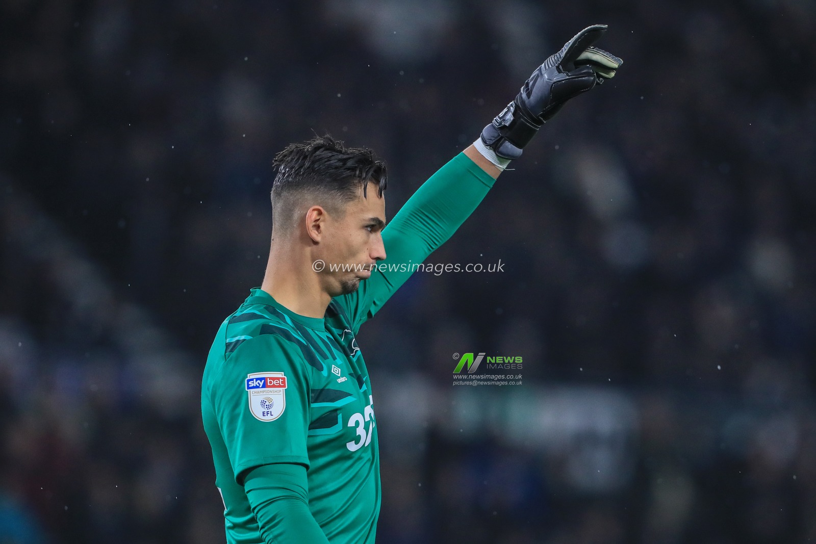 23rd October 2019, Pride Park Stadium, Derby, England; Sky Bet Championship, Derby County v Wigan Athletic : Kelle Roos (21) of Derby County gives his team instructions 

Credit: Mark Cosgrove/News Images