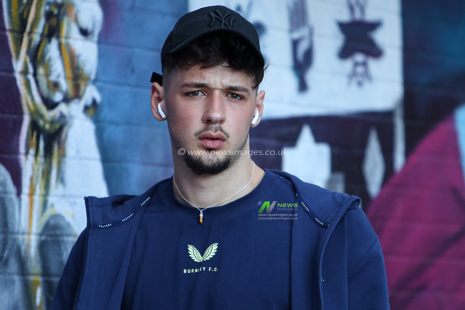 James Trafford of Burnley arrives in ground ahead of the Sky Bet Championship match Burnley vs Luton Town at Turf Moor, Burnley, United Kingdom, 8th March 2025

(Photo by Jorge Horsted/News Images)