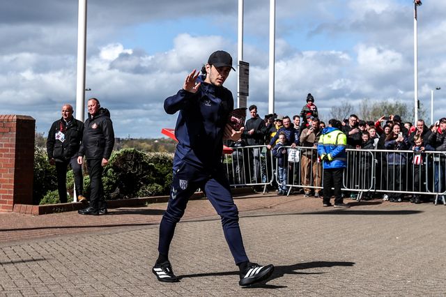Enzo Le Fee of Sunderland arrives during the Premier League match Sunderland vs Tottenham Hotspur at Stadium Of Light, Sunderland, United Kingdom on 12 April 2026

(Photo by Alfie Cosgrove/News Images)
