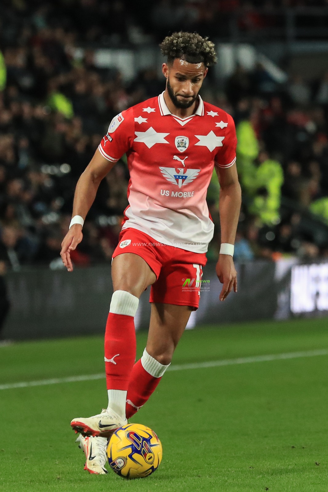 Barry Cotter #17 of Barnsley during the Sky Bet League 1 match Derby County vs Barnsley at Pride Park Stadium, Derby, United Kingdom, 11th November 2023

(Photo by Alfie Cosgrove/News Images)
