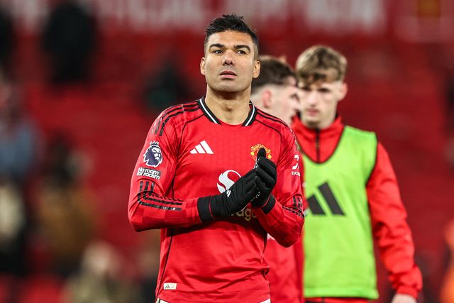 Casemiro of Manchester Untied applauds the fans after the game during the Premier League match Manchester United vs Newcastle United at Old Trafford, Manchester, United Kingdom, 26th December 2025

(Photo by Alfie Cosgrove/News Images)

*** GER AUT SUI OUT ***