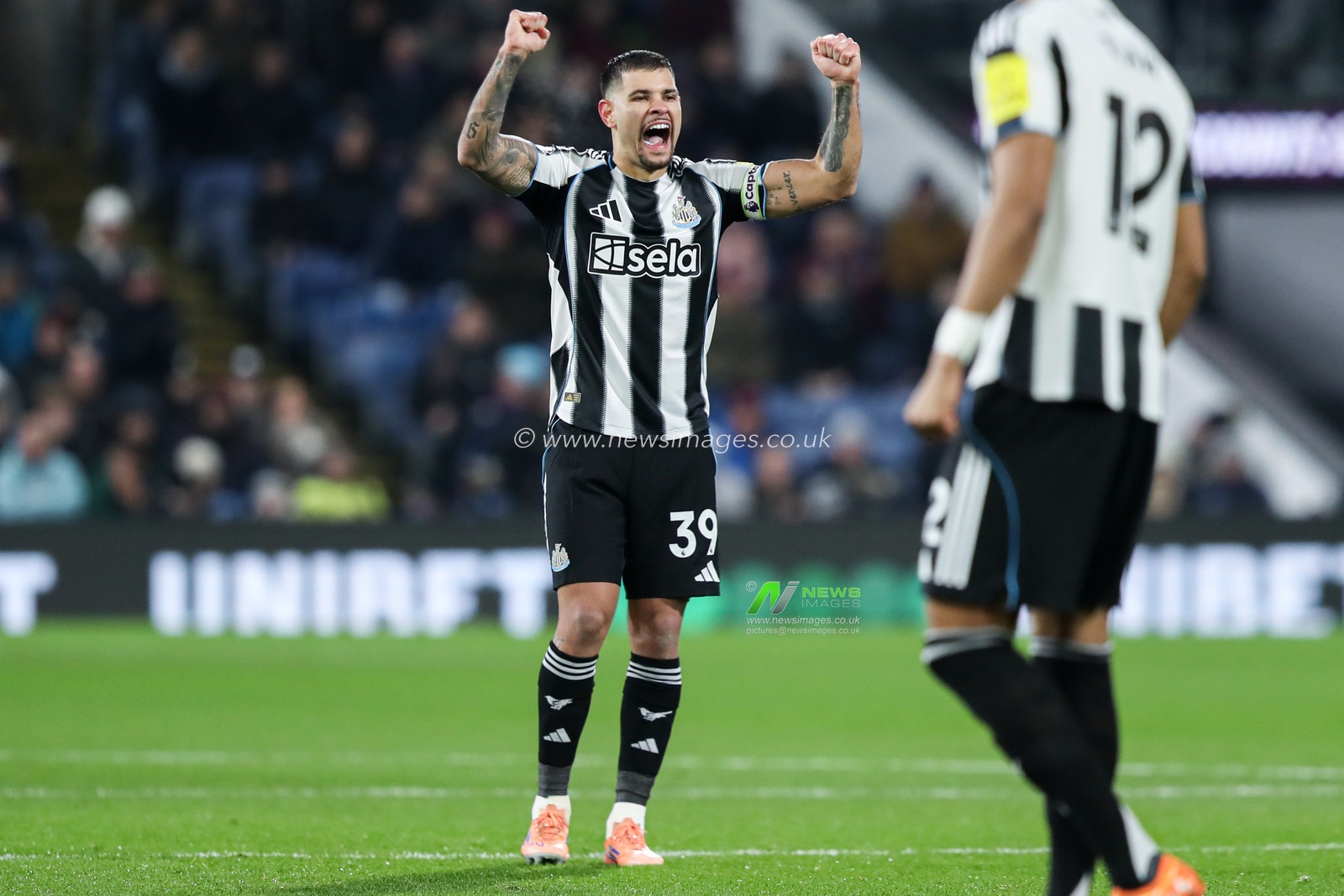 Bruno Guimaraes of Newcastle United celebrates Yoane Wissa of Newcastle United goal to make it 0-2 during the Premier League match Burnley vs Newcastle United at Turf Moor, Burnley, United Kingdom, 30th December 2025

(Photo by Jorge Horsted/News Images)

*** GER AUT SUI OUT ***