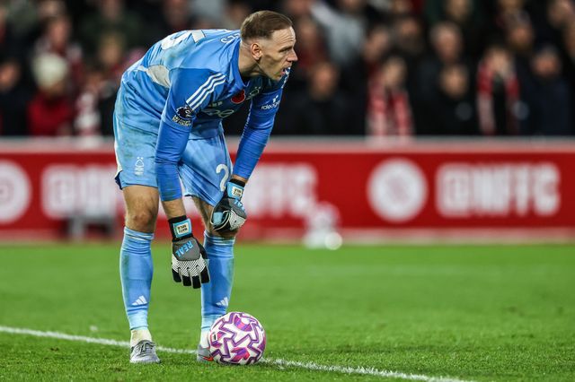 Nottingham Forest goalkeeper Matz Sels prepares to take a goal kick during the Premier League match Nottingham Forest vs Manchester United at City Ground, Nottingham, United Kingdom, 1st November 2025

(Photo by Alfie Cosgrove/News Images)

*** GER AUT SUI OUT ***