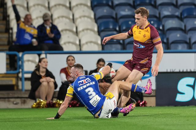 Harry Newman of Leeds Rhinos goes over for a try during the Betfred Super League Round 25 match Huddersfield Giants vs Leeds Rhinos at Accu Stadium, Huddersfield, United Kingdom, 4th September 2025

(Photo by Mark Cosgrove/News Images)