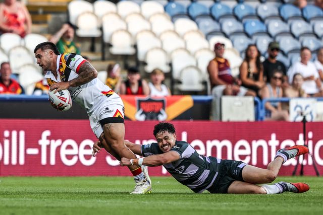 Jayden Nikorima of Bradford Bulls is through for a try but stopped by Jacob Gagai of Huddersfield Giants during the Betfred Super League round 18 match Huddersfield Giants vs Bradford Bulls at Accu Stadium, Huddersfield, United Kingdom on 10 July 2026

(Photo by Alfie Cosgrove/News Images)