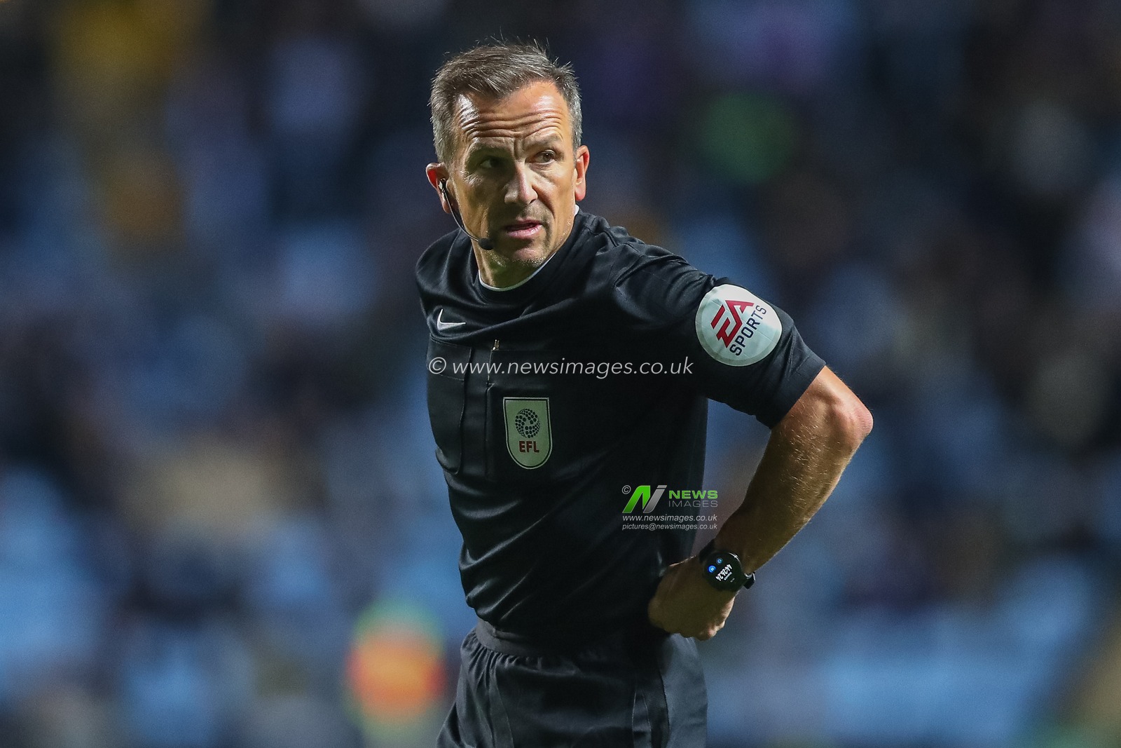 Referee Keith Stroud during the Sky Bet Championship match Coventry City vs Sheffield United at Coventry Building Society Arena, Coventry, United Kingdom, 19th October 2022

(Photo by Gareth Evans/News Images)