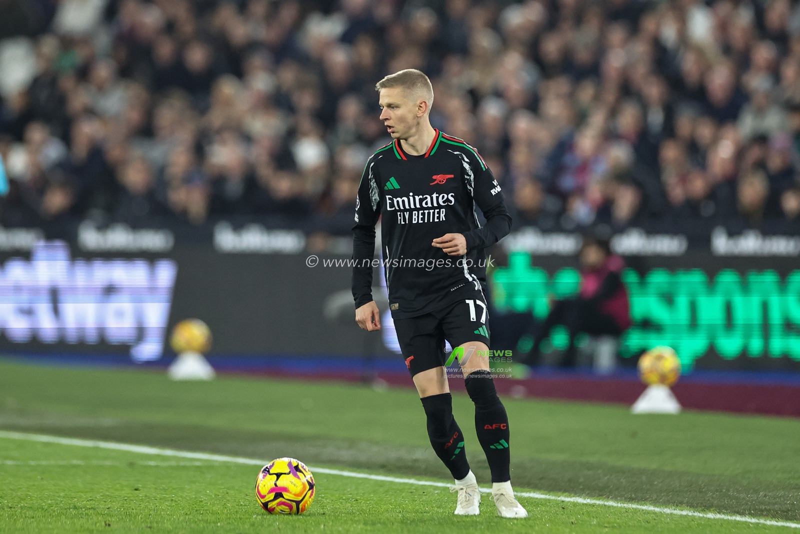 Oleksandr Zinchenko of Arsenal in action during the Premier League match West Ham United vs Arsenal at London Stadium, London, United Kingdom, 30th November 2024

(Photo by Mark Cosgrove/News Images)