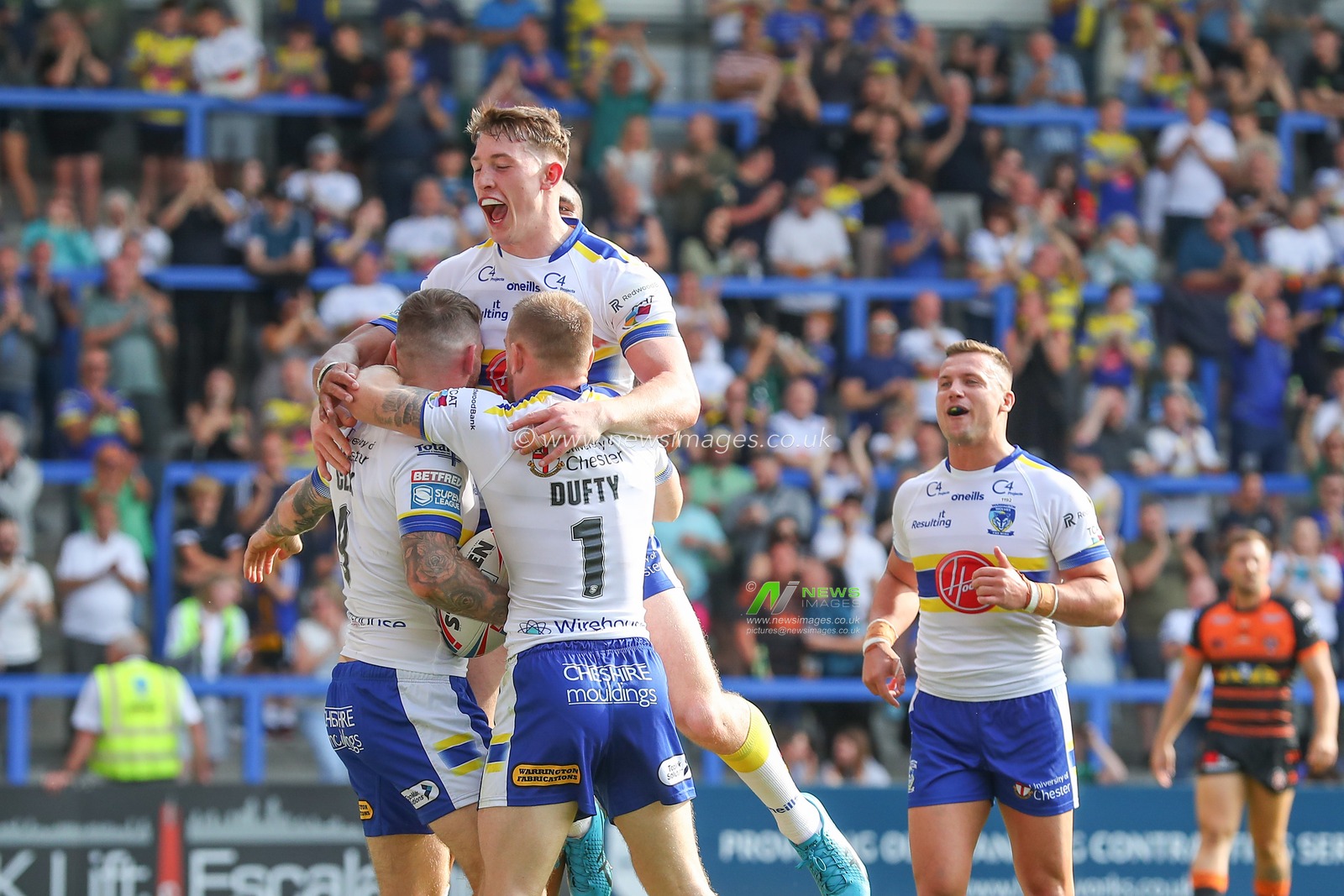Daryl Clark #9 of Warrington Wolves celebrates his try to make it 20-12 during the Betfred Super League Round 24 match Warrington Wolves vs Castleford Tigers at Halliwell Jones Stadium, Warrington, United Kingdom, 2nd September 2023

(Photo by Gareth Evans/News Images)