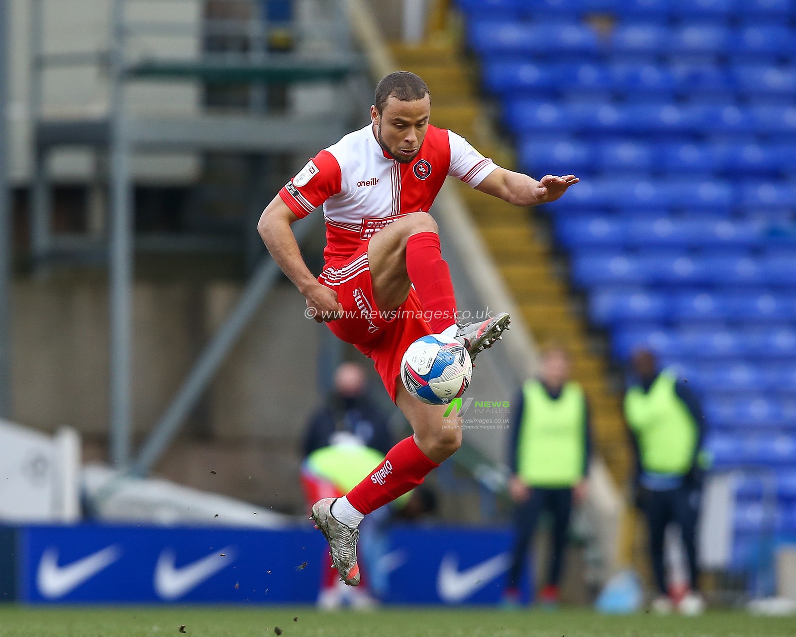Curtis Thompson #18 of Wycombe Wanderers controls the ball