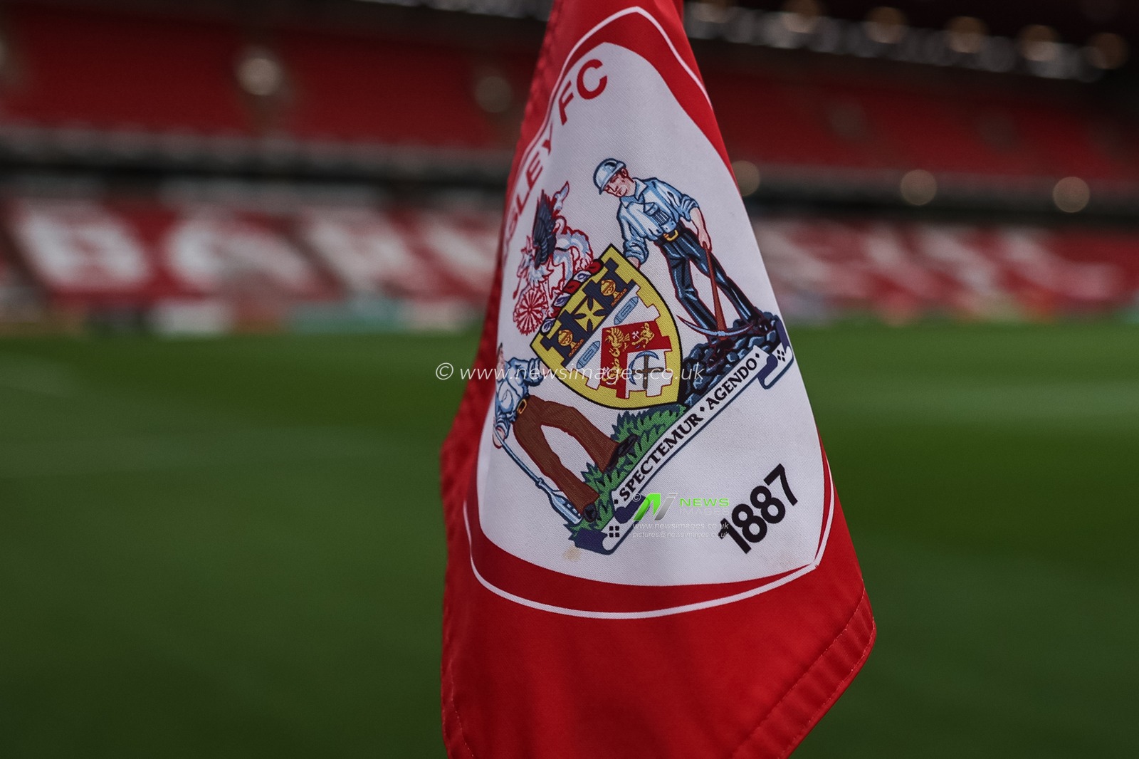A corner flag at Oakwell during the Carabao Cup Round 3 match Barnsley vs Brighton and Hove Albion at Oakwell, Barnsley, United Kingdom, 23rd September 2025

(Photo by Mark Cosgrove/News Images)