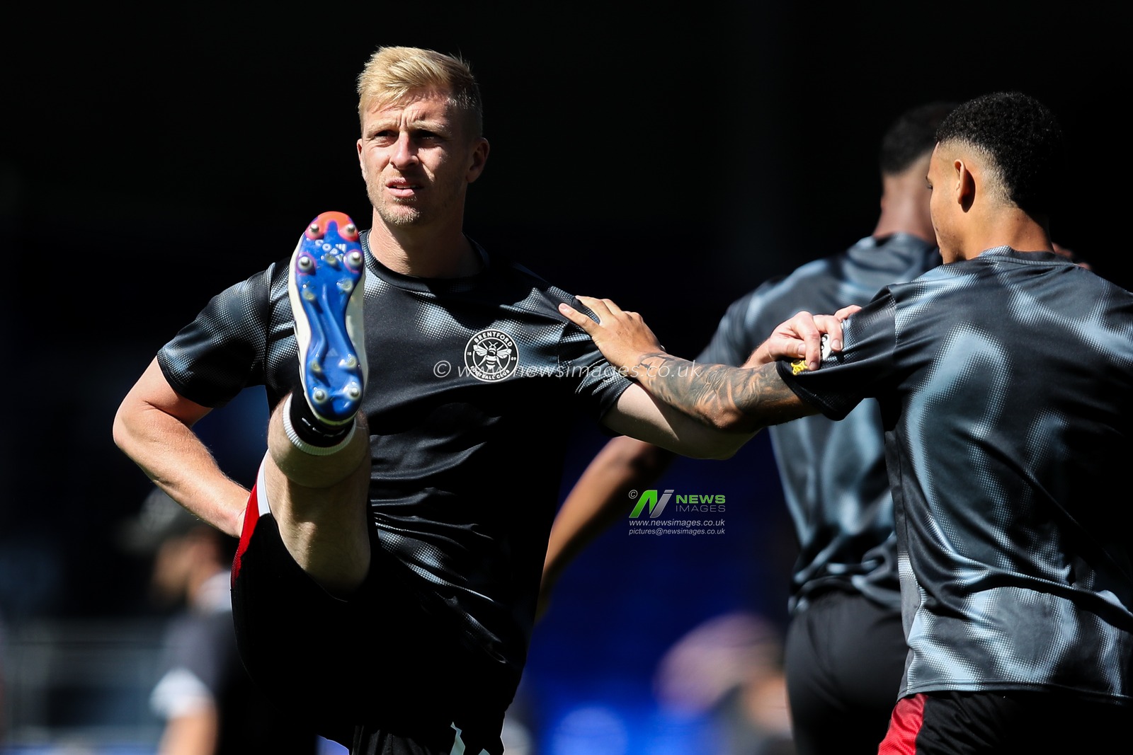 Ben Mee of Brentford during the pre-game warm up ahead of the Premier League match Ipswich Town vs Brentford at Portman Road, Ipswich, United Kingdom, 10th May 2025

(Photo by Izzy Poles/News Images)