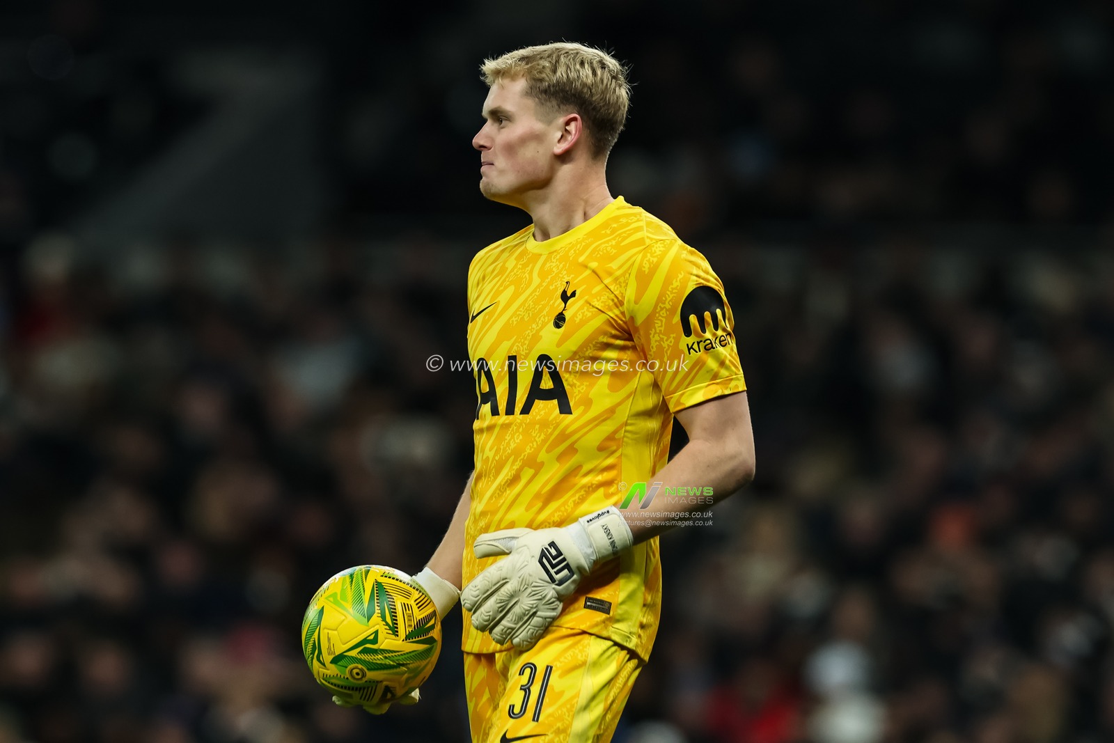 Antonin Kinsky of Tottenham Hotspur in action with the ball during the Carabao Cup Semi-Finals First Leg Tottenham Hotspur vs Liverpool at Tottenham Hotspur Stadium, London, United Kingdom, 8th January 2025

(Photo by Mark Cosgrove/News Images)