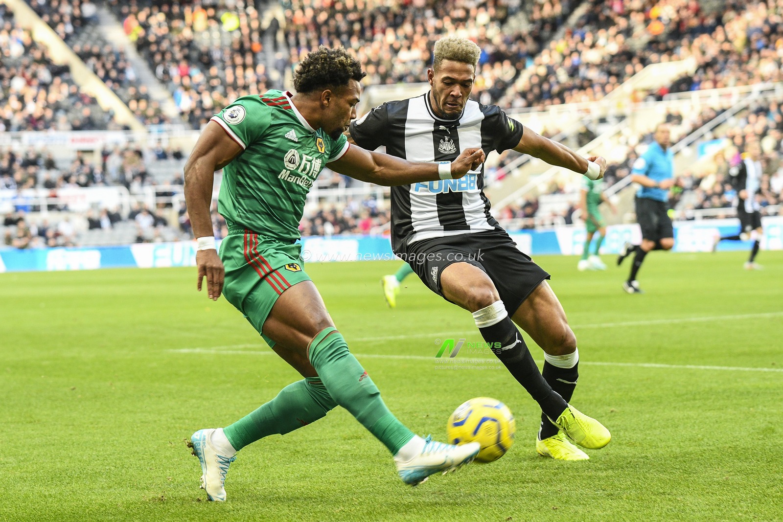 27th October 2019, St. James's Park, Newcastle, England; Premier League, Newcastle United v Wolverhampton Wanderers : Adama TraorÃ© of Wolverhampton Wanderers beats Joelinton of Newcastle United to cross the ball

Credit: Iam Burn/News Images